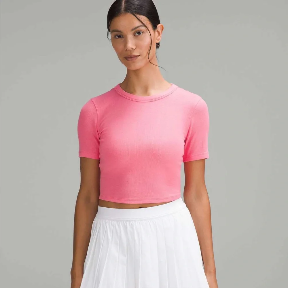 Lululemon Hold Tight Straight-Hem Cropped T-Shirt NWT - Picture 1 of 5